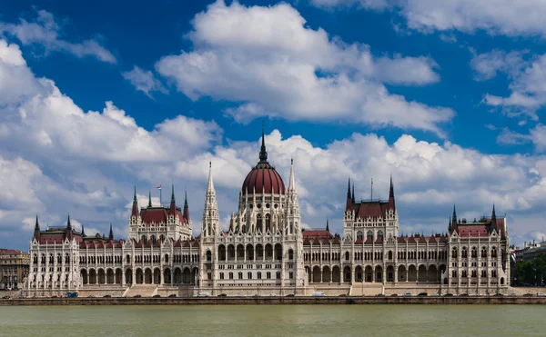 Hungarian Parliament and Danube river, Budapest. Orszaghaz. — Stock Photo, Image