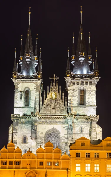 Tynkerk, landmark van oude stad van Praag — Stockfoto