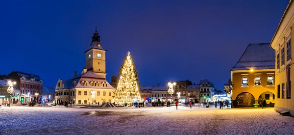 Brasov historischen Zentrum in den Weihnachtstagen, Rumänien — Stockfoto