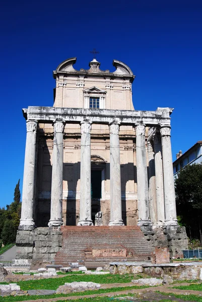 Ancient temple in Roman Forum, Rome — Stock Photo, Image