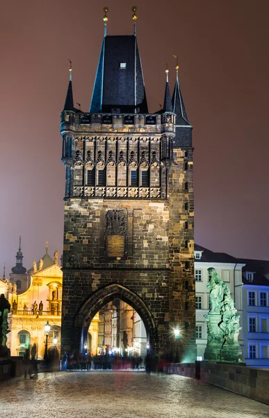 Stare Mesto Tower from the Charles Bridge at night, Prague. — Stock Photo, Image