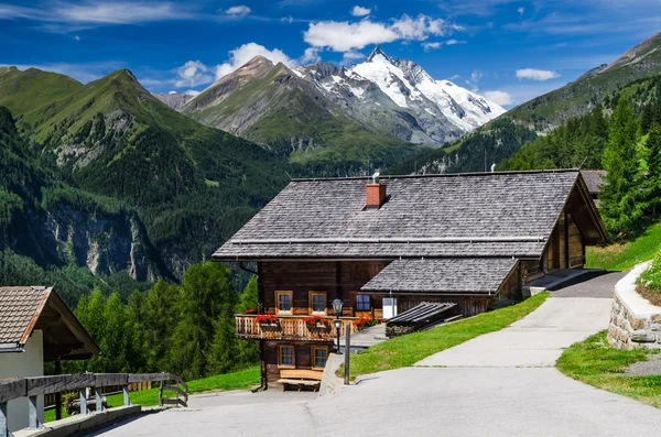 Tirol krajina Alpy v Rakousku s hory grossglockner — Stock fotografie