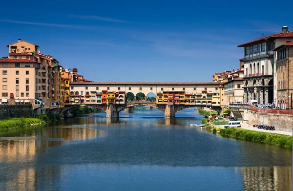Ponte vecchio över arno river, Florens, Toscana i Italien Stockbild