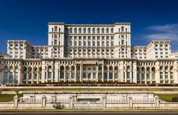 Parlamento de Rumania edificio fachada, Bucarest — Foto de Stock