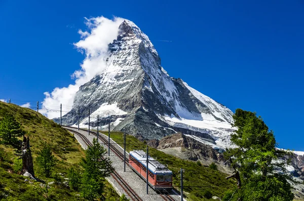 Gornergrat-tåget och matterhorn. Schweiz — Stockfoto