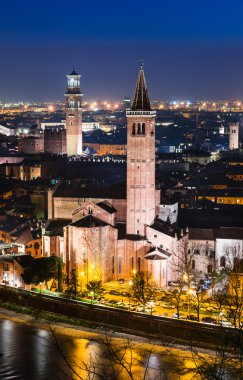 Verona manzarası, gece. İtalya