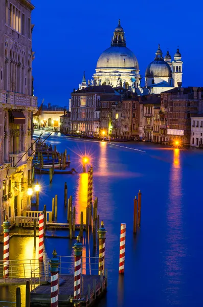 Grand canal van Venetië per nacht — Stockfoto