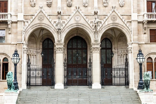 Hlavní vchod orszaghaz, parlament Maďarsko — Stock fotografie