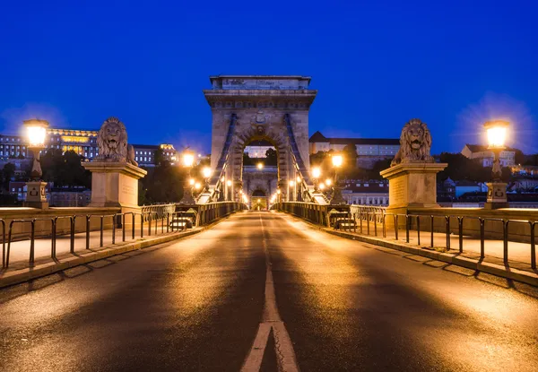 鎖橋や夜にブダペストのセーチェーニ ランチード — ストック写真