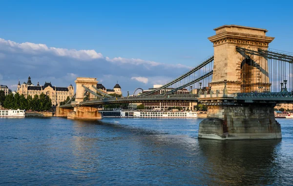 Szechenyi Ланцюгового мосту в Будапешті — стокове фото