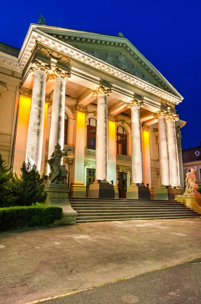 Teatro de Oradea crepúsculo, Roménia — Fotografia de Stock