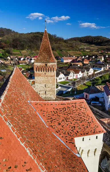 Mosna Dorf und befestigte Kirche, Rumänien — Stockfoto