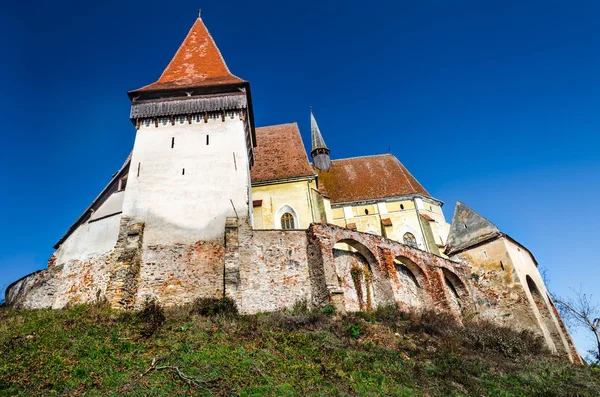 Takviye edilmiş biertan kilise Transylvania'da, Romanya — Stok fotoğraf