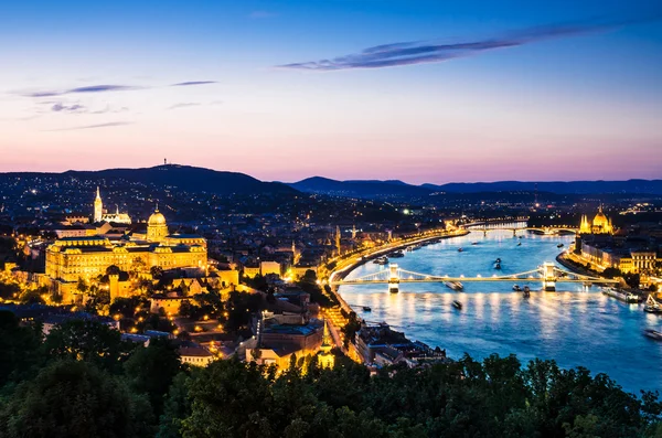 Cadena Szechenyi o puente Lanchid, Budapest — Foto de Stock