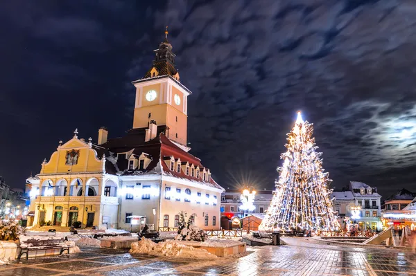 Brasov, Rathausplatz, Weihnachten in Rumänien — Stockfoto
