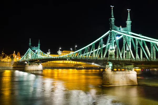 Szabadsag міст Свободи в Будапешті — стокове фото