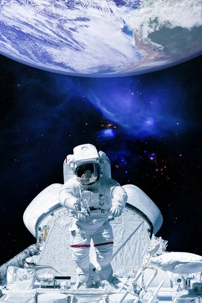 Astronaut Und Raumschiff Elemente Dieses Von Der Nasa Bereitgestellten Bildes — Stockfoto