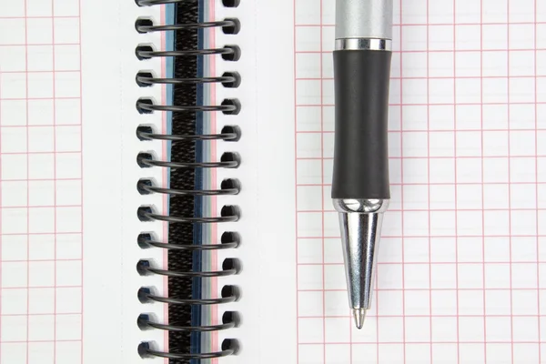 Cuaderno y pluma de primer plano . — Foto de Stock