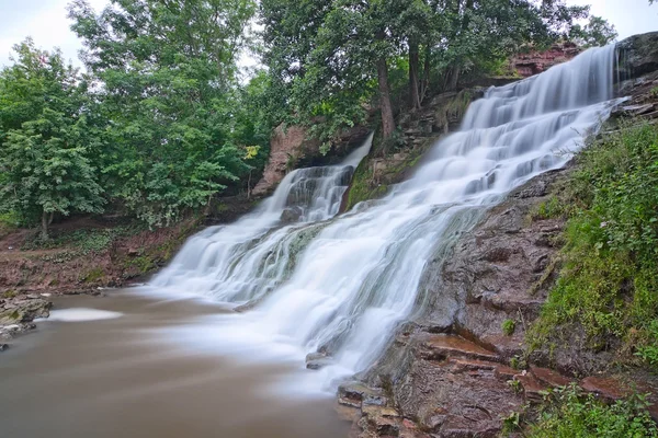 Cascata valle dzhurin Ucraina. — Foto Stock