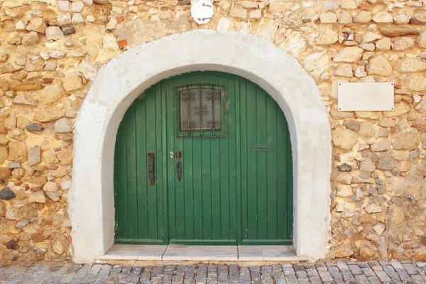 Gammal dörr arch porten i den gamla staden faro. Portugal. — Stockfoto