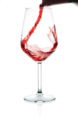 bir bardak kırmızı şarap. Beyaz bir arka plan üzerinde.
