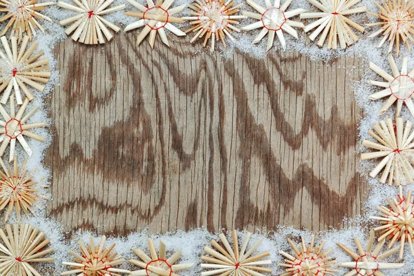 Flocons de neige Noël paille une texture en bois dans le cadre. — Photo