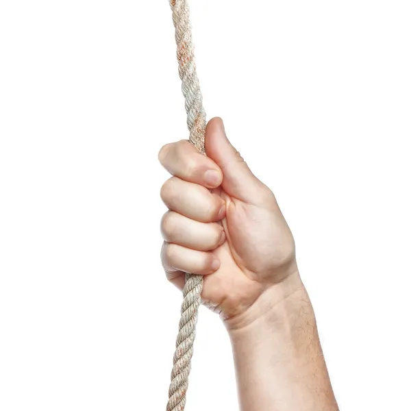 La mano del hombre aferrado a la cuerda. sobre un fondo blanco. — Foto de Stock