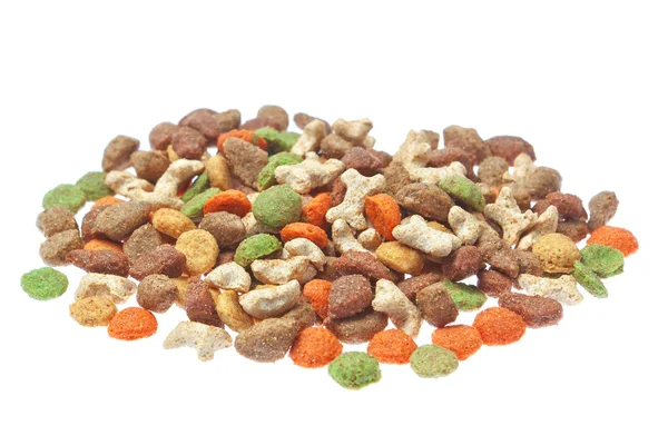 Alimento granulado para perros y gatos. sobre un fondo blanco. — Foto de Stock
