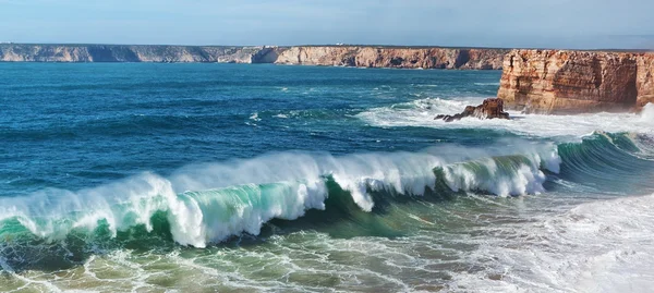 Havet vågor på havet i en storm. — Stockfoto