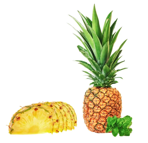 Il frutto dell'ananas e menta da vicino. su un bianco backgro — Foto Stock