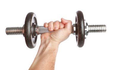 adamın eli ve fitness dumbbell beyaz zemin üzerine.