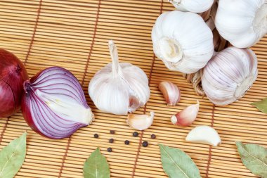 sebze, baharat Pişirme soğan, karabiber, defne için. bamb üzerinde