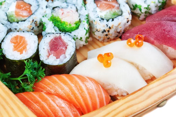 Grupp av lyxiga livsmedel, sushi på nära håll. — Stockfoto