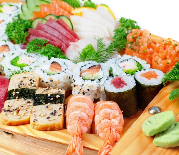 Deliciosas variedades de frutos do mar sushi exótico. — Fotografia de Stock