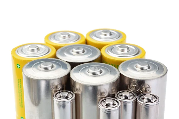 Щелочные батареи символ чистой энергии на белом фоне. — стоковое фото