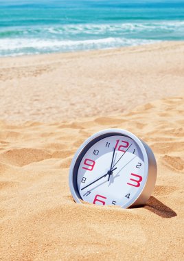 denize sıfır plaj klasik analog saatler. tatil için