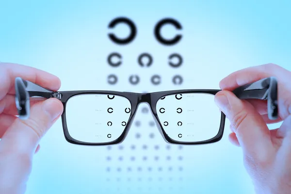 Blick auf die Tabelle Golovin überprüfen. in den blauen Schatten. — Stockfoto