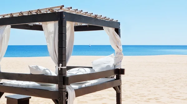 Luxurious bed by the sea, the beach to relax on vacation. Portug — Stock Photo, Image
