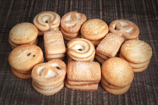 Um conjunto de variedades de biscoitos caseiros para os feriados. em um wo — Fotografia de Stock