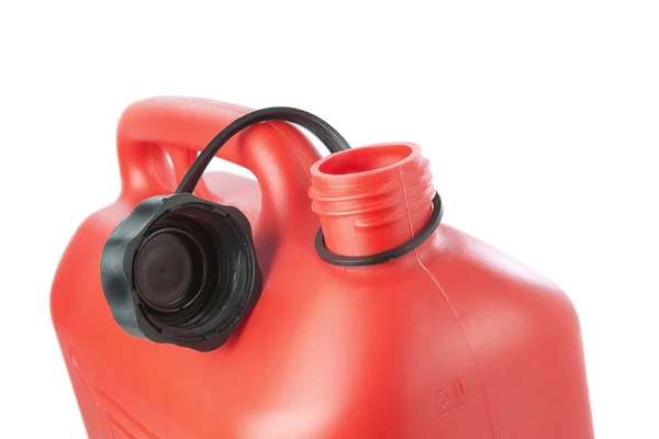 Vasilha de plástico vermelha para transporte de gasolina. em um branco — Fotografia de Stock