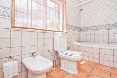 lüks banyo kenarlıklı seramik zemin. Harika bir tasarım.