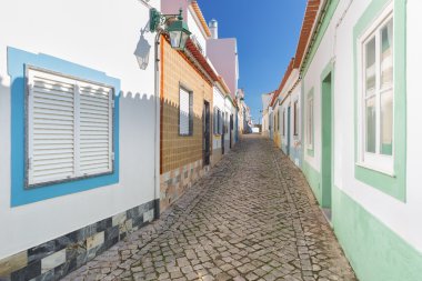 geleneksel eski Portekizce sokak taş Lane. Ferragudo.
