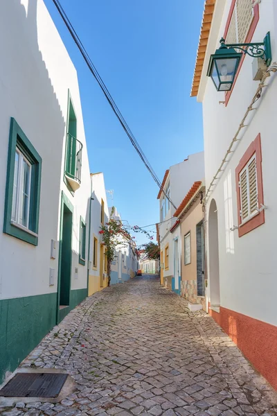 Starożytnej ulicy miasteczka ferragudo. Portugalia, portimao. — Zdjęcie stockowe