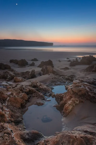 Inanılmaz dikey yatay günbatımı. Portekiz. — Stok fotoğraf
