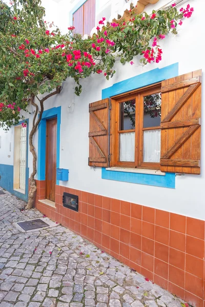Tradiční ulice a architektury v Portugalsku. Algarve. — Stock fotografie