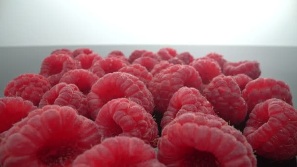 Ripe, fresh, natural raspberries, in extreme macro, close up. Movement forward, backward. — Stock Video