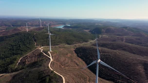 Generating clean green electricity from wind turbine generators in the Portuguese mountainous area. South of Portugal. — Αρχείο Βίντεο