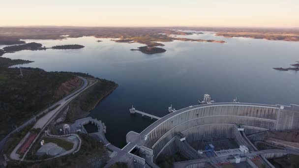 Portuguese hydroelectric power station on the dam of the Alqueva Lake river aerial view. During sunset — Stock Video