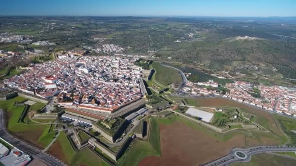 Αεροφωτογραφία drone του Fort Nossa Senhora da Graca στο Elvas στην κορυφή του Monte da Graca Πορτογαλία. Παγκόσμια κληρονομιά της UNESCO στο Alentejo — Αρχείο Βίντεο