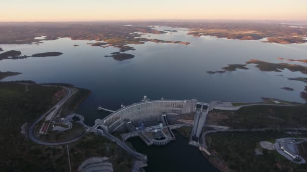 Portuguese hydroelectric power station on the dam of the Alqueva Lake river aerial view. During sunset — Stock Video